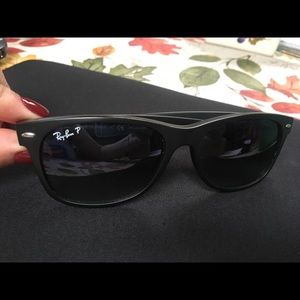 Raybans Wayfarer Matte Black sunglasses Polarized